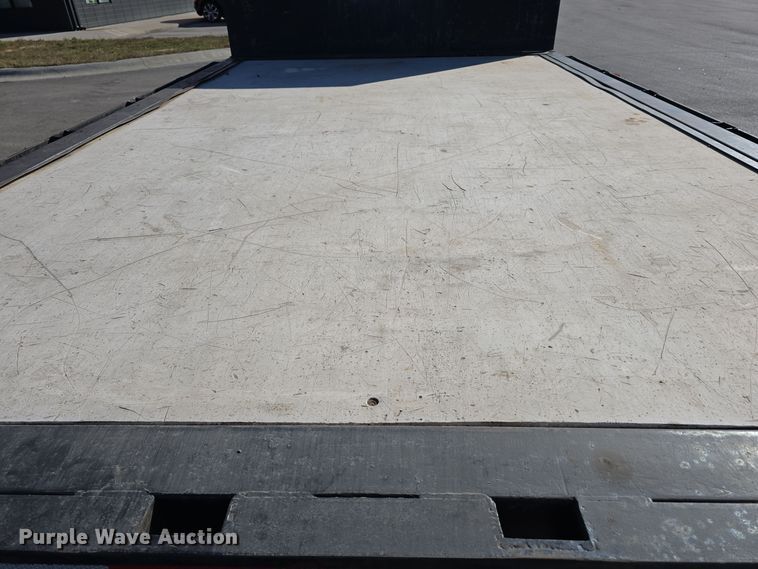 image for item DV0025 2007 GMC C5500 Crew Cab flatbed truck