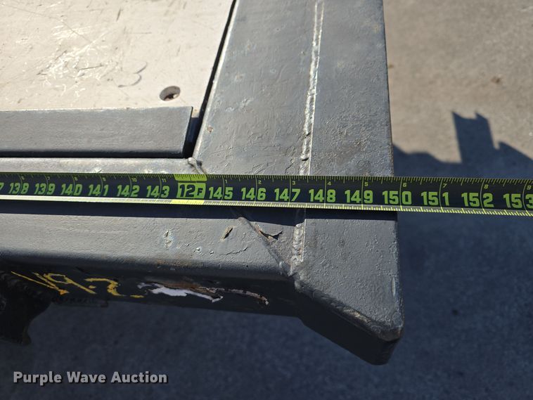 image for item DV0025 2007 GMC C5500 Crew Cab flatbed truck