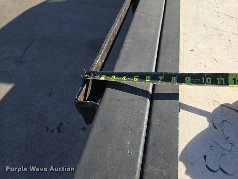 image for item DV0025 2007 GMC C5500 Crew Cab flatbed truck