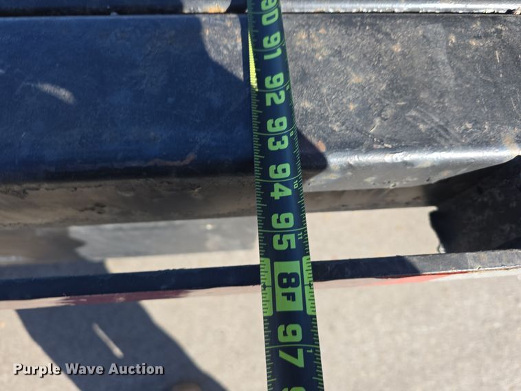 image for item DV0025 2007 GMC C5500 Crew Cab flatbed truck