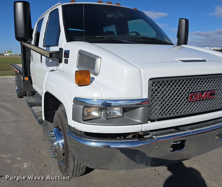 image for item DV0025 2007 GMC C5500 Crew Cab flatbed truck