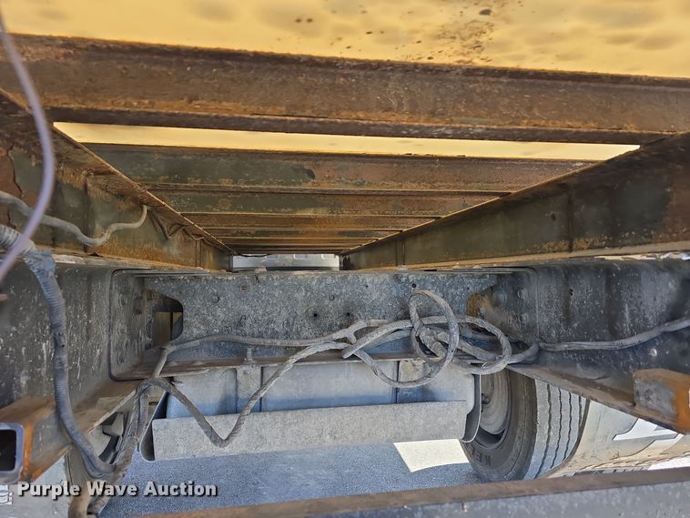 image for item DV0025 2007 GMC C5500 Crew Cab flatbed truck