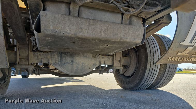 image for item DV0025 2007 GMC C5500 Crew Cab flatbed truck