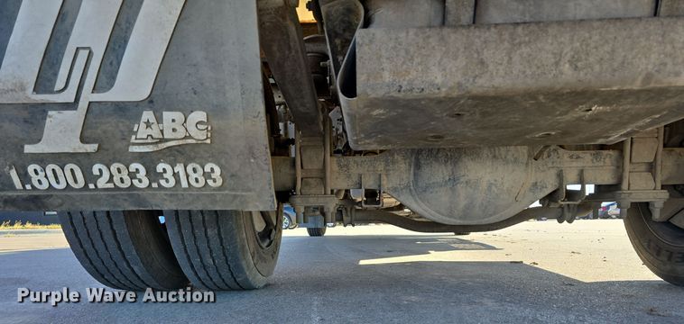 image for item DV0025 2007 GMC C5500 Crew Cab flatbed truck