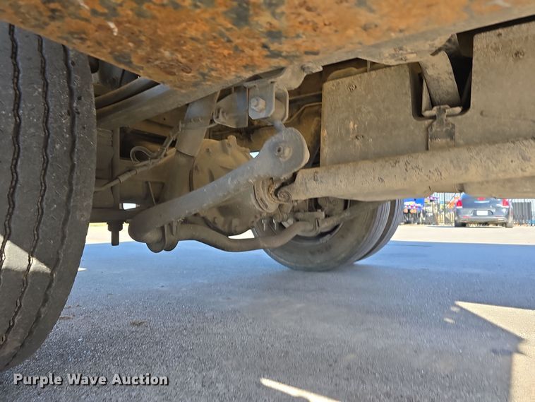 image for item DV0025 2007 GMC C5500 Crew Cab flatbed truck