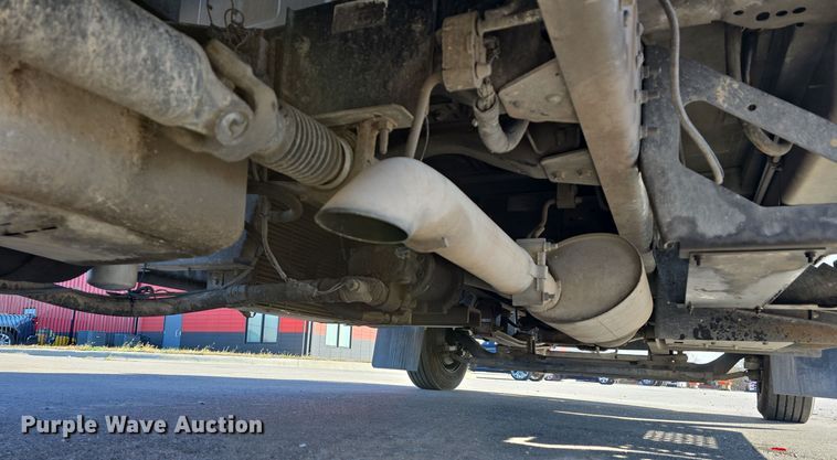 image for item DV0025 2007 GMC C5500 Crew Cab flatbed truck