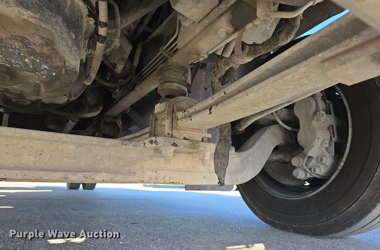 image for item DV0025 2007 GMC C5500 Crew Cab flatbed truck