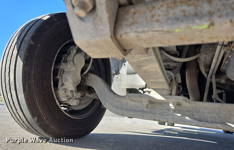 image for item DV0025 2007 GMC C5500 Crew Cab flatbed truck