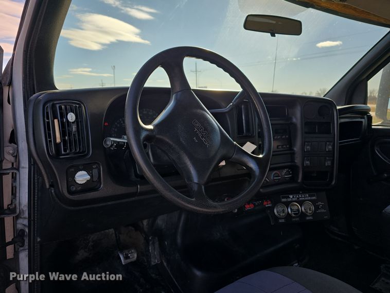 image for item DV0025 2007 GMC C5500 Crew Cab flatbed truck