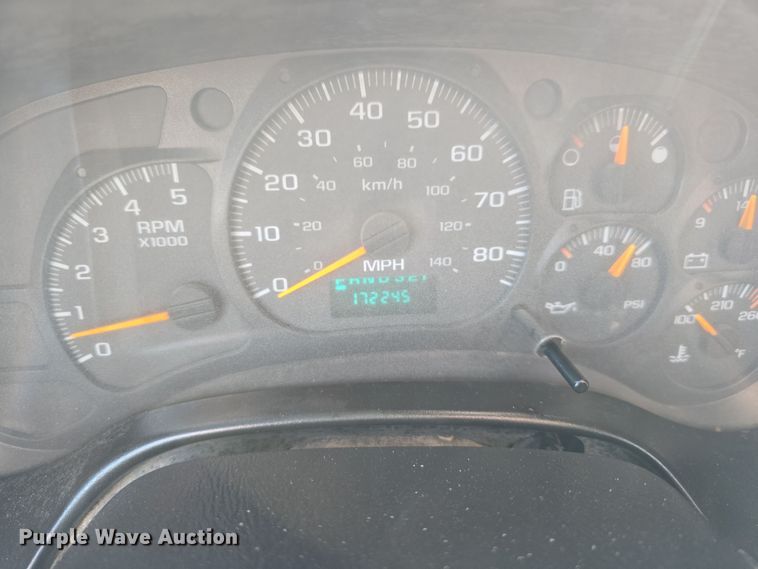 image for item DV0025 2007 GMC C5500 Crew Cab flatbed truck