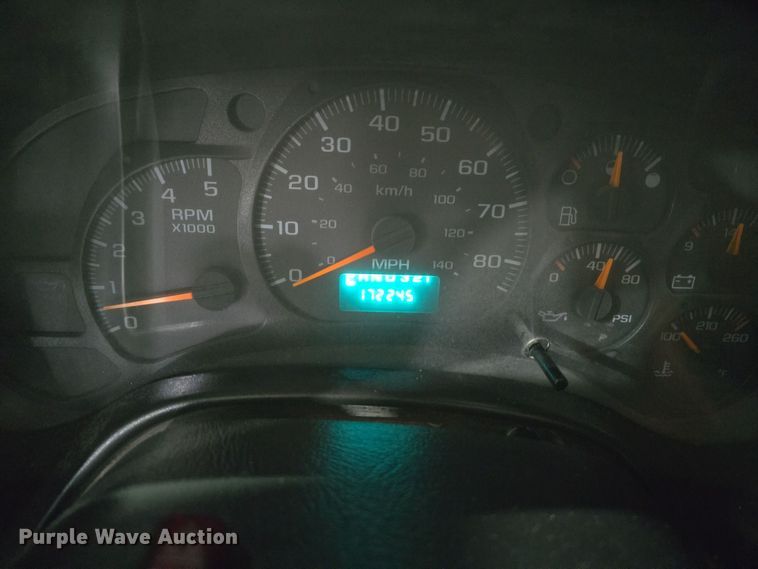 image for item DV0025 2007 GMC C5500 Crew Cab flatbed truck