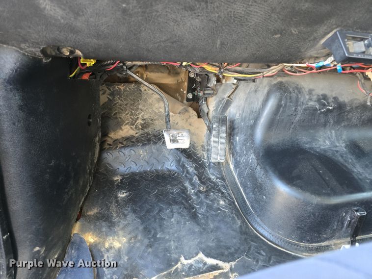 image for item DV0025 2007 GMC C5500 Crew Cab flatbed truck