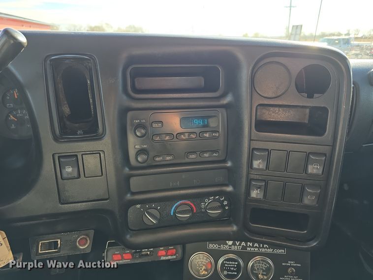 image for item DV0025 2007 GMC C5500 Crew Cab flatbed truck