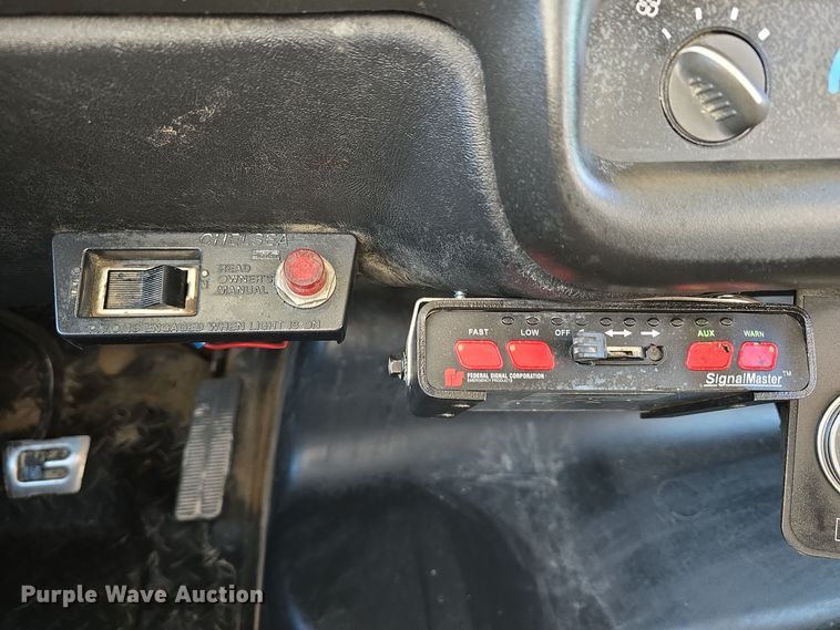 image for item DV0025 2007 GMC C5500 Crew Cab flatbed truck