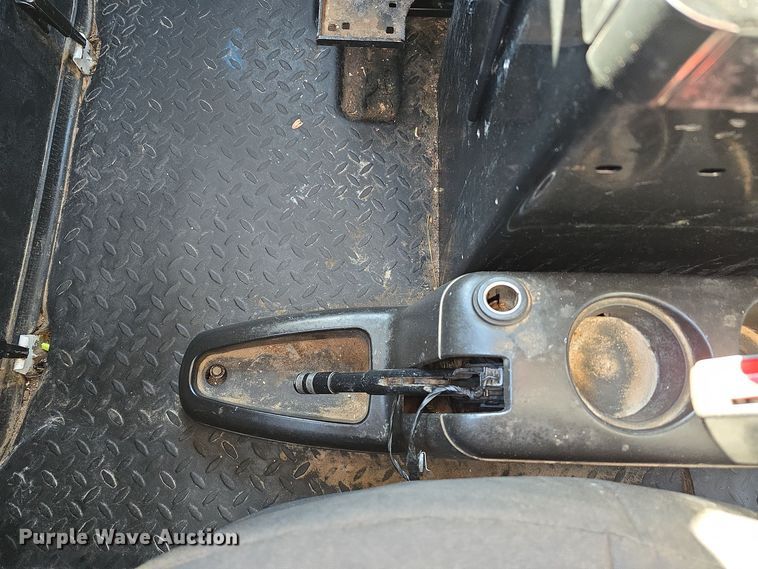 image for item DV0025 2007 GMC C5500 Crew Cab flatbed truck