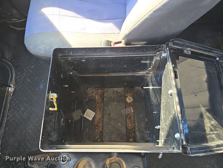 image for item DV0025 2007 GMC C5500 Crew Cab flatbed truck