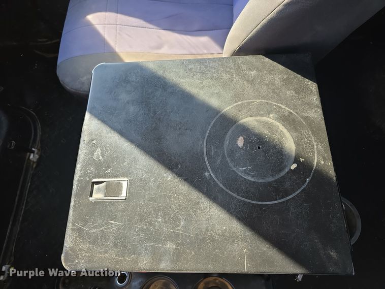 image for item DV0025 2007 GMC C5500 Crew Cab flatbed truck