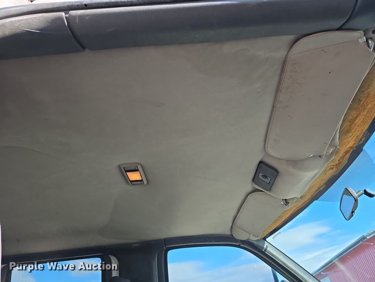 image for item DV0025 2007 GMC C5500 Crew Cab flatbed truck