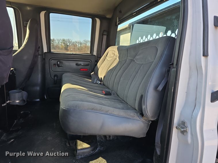 image for item DV0025 2007 GMC C5500 Crew Cab flatbed truck