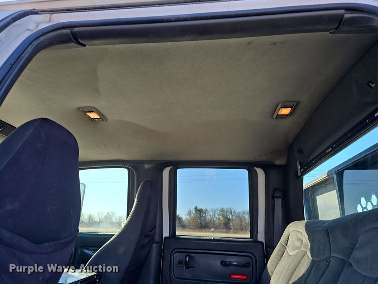 image for item DV0025 2007 GMC C5500 Crew Cab flatbed truck