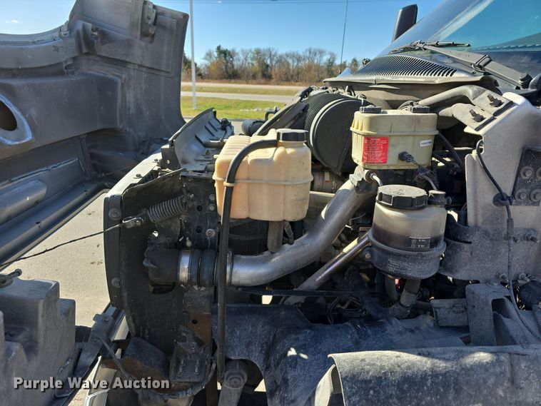 image for item DV0025 2007 GMC C5500 Crew Cab flatbed truck