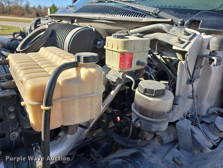 image for item DV0025 2007 GMC C5500 Crew Cab flatbed truck