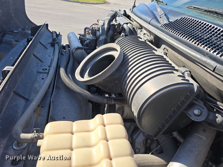 image for item DV0025 2007 GMC C5500 Crew Cab flatbed truck