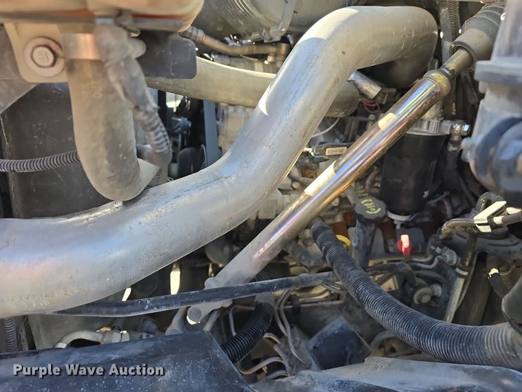 image for item DV0025 2007 GMC C5500 Crew Cab flatbed truck