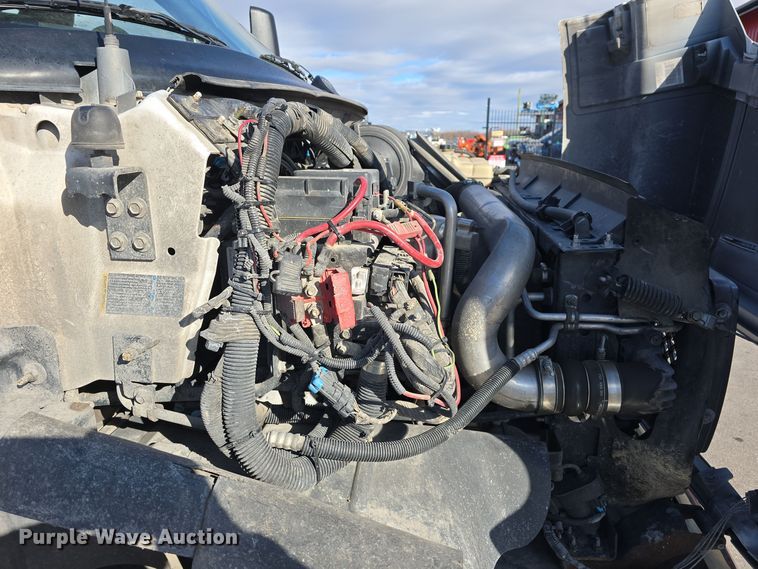 image for item DV0025 2007 GMC C5500 Crew Cab flatbed truck