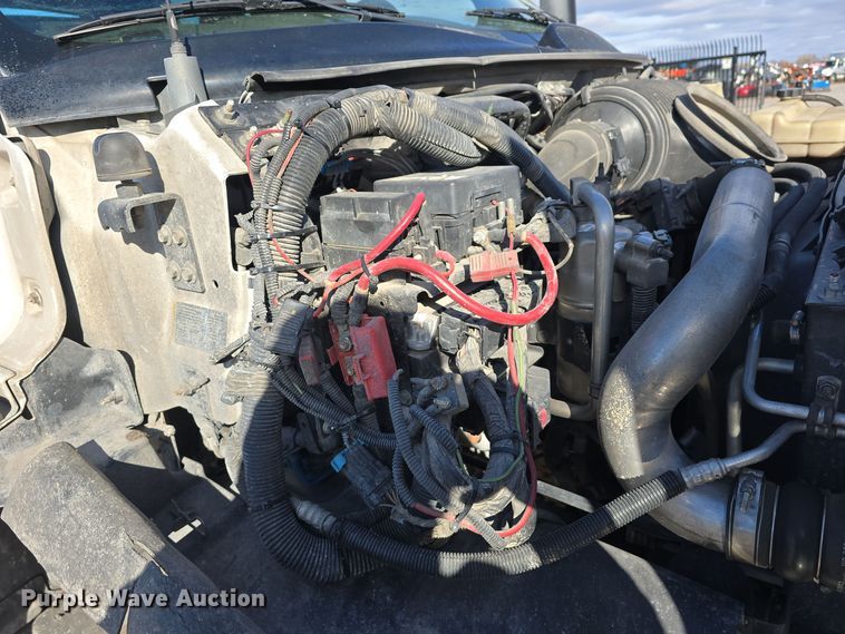 image for item DV0025 2007 GMC C5500 Crew Cab flatbed truck