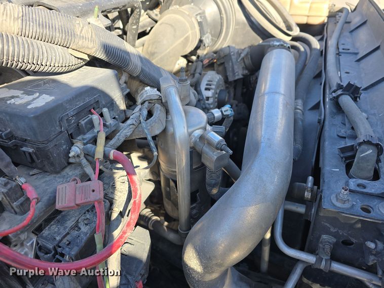 image for item DV0025 2007 GMC C5500 Crew Cab flatbed truck