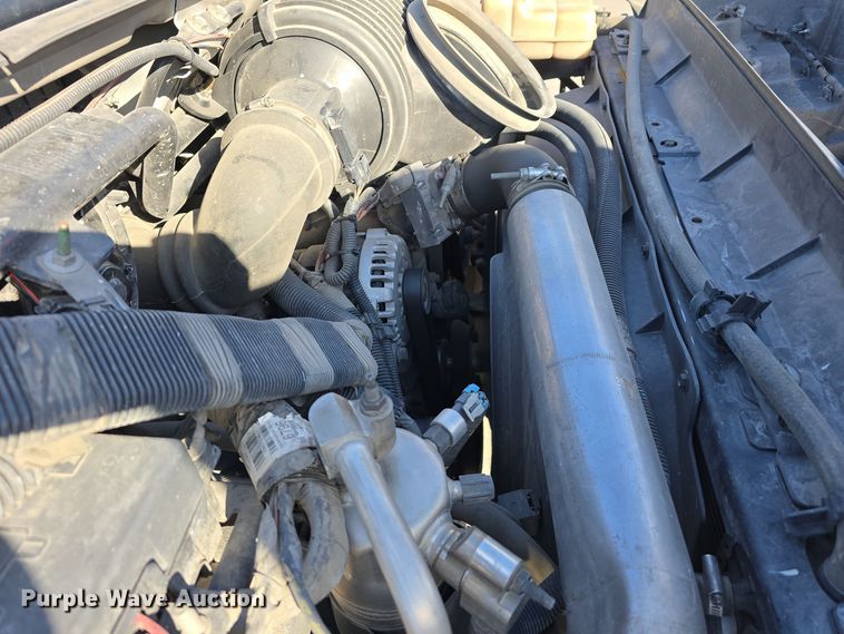 image for item DV0025 2007 GMC C5500 Crew Cab flatbed truck