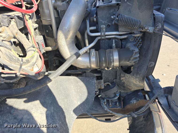 image for item DV0025 2007 GMC C5500 Crew Cab flatbed truck