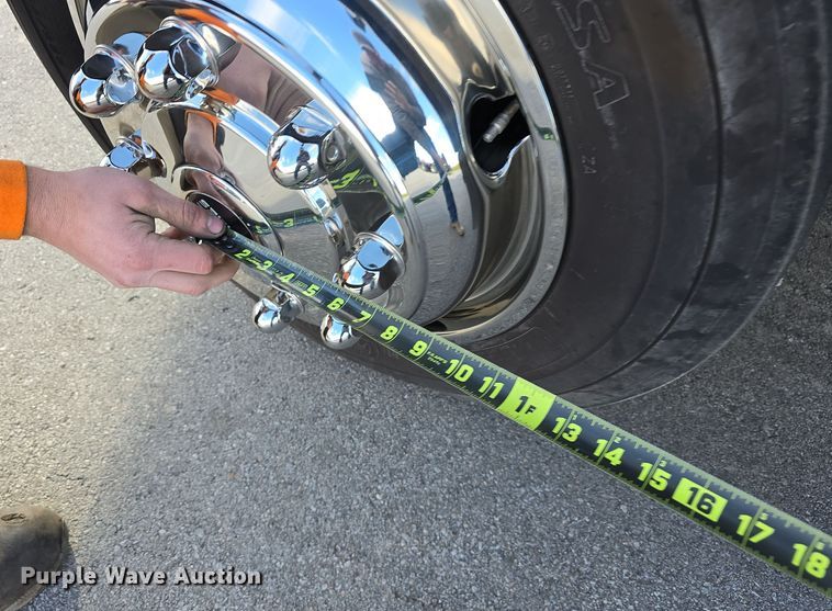 image for item DV0025 2007 GMC C5500 Crew Cab flatbed truck