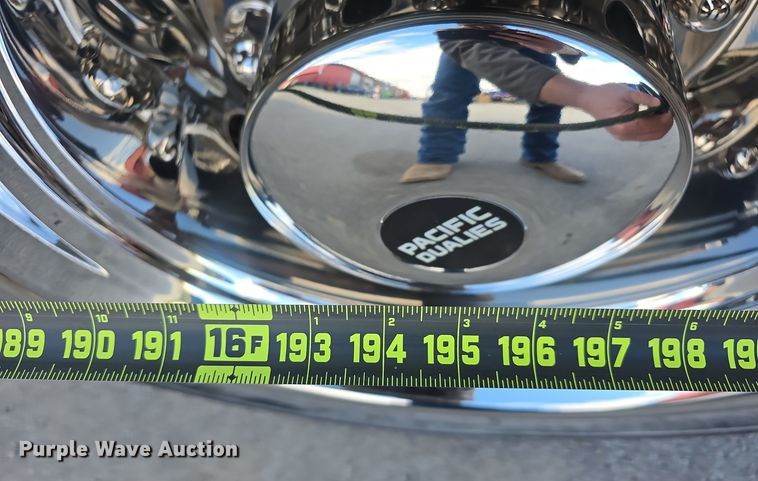 image for item DV0025 2007 GMC C5500 Crew Cab flatbed truck