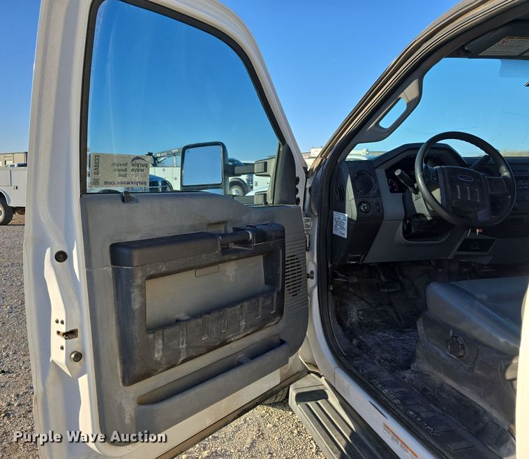 image for item DV0033 2013 Ford F550 Super Duty XL utility / service truck