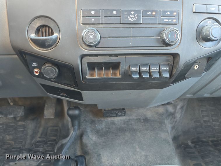 image for item DV0033 2013 Ford F550 Super Duty XL utility / service truck