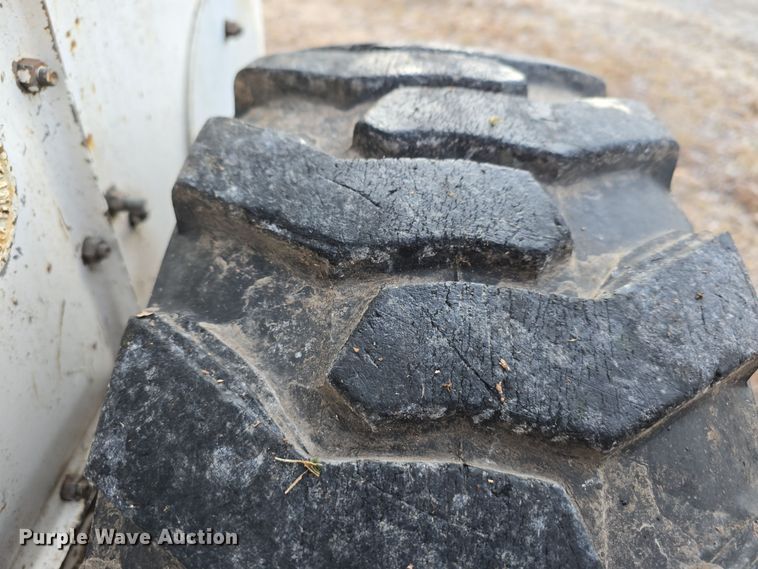 image for item DV0049 1972 Bobcat 610 skid steer loader