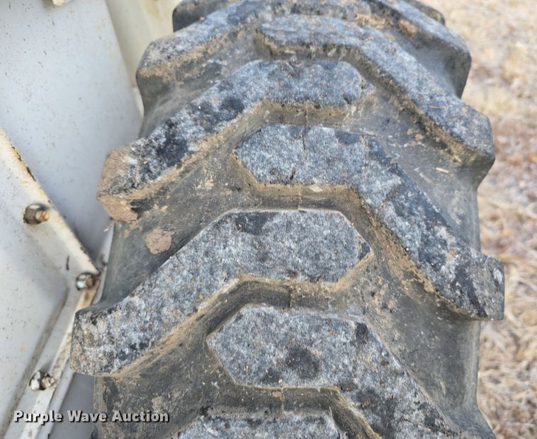 image for item DV0049 1972 Bobcat 610 skid steer loader