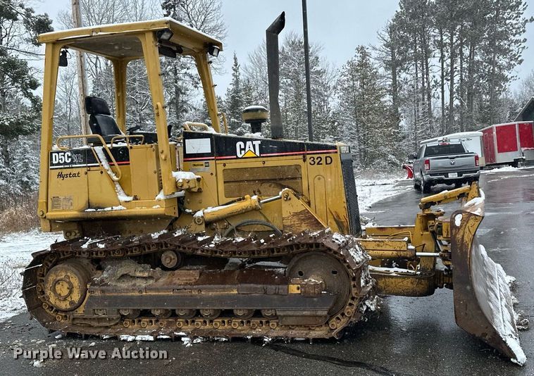 image for item DV0513 2001 Caterpillar  D5C XL Series 3 dozer