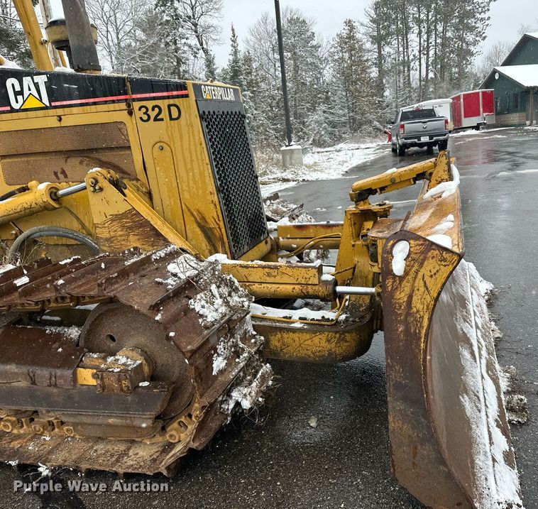 image for item DV0513 2001 Caterpillar  D5C XL Series 3 dozer