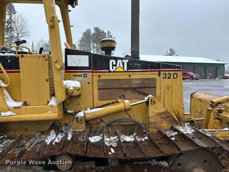 image for item DV0513 2001 Caterpillar  D5C XL Series 3 dozer