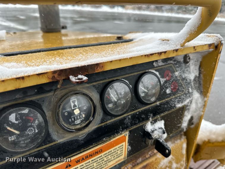 image for item DV0513 2001 Caterpillar  D5C XL Series 3 dozer