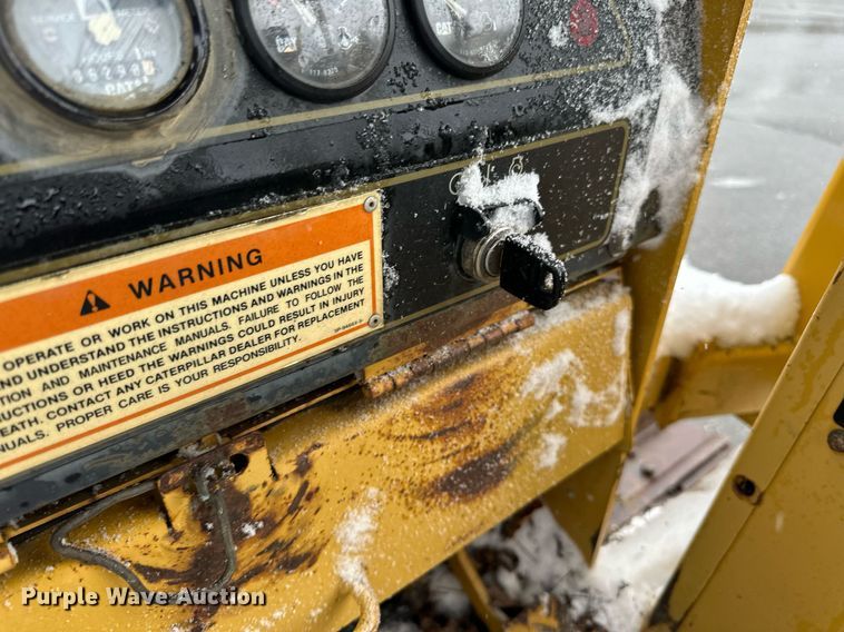 image for item DV0513 2001 Caterpillar  D5C XL Series 3 dozer