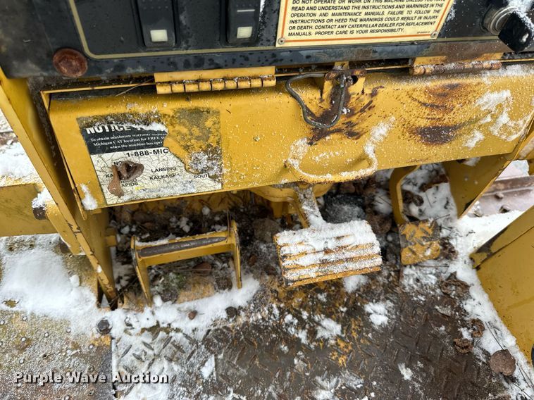 image for item DV0513 2001 Caterpillar  D5C XL Series 3 dozer