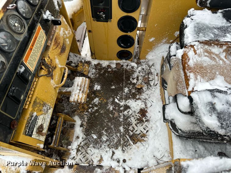 image for item DV0513 2001 Caterpillar  D5C XL Series 3 dozer