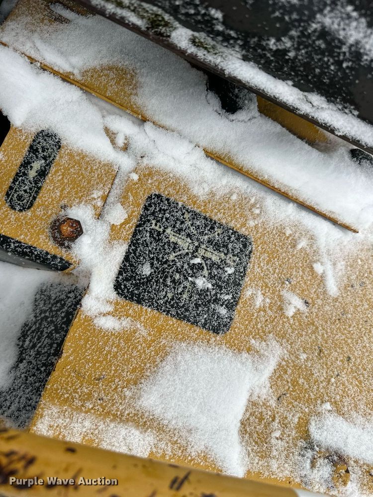 image for item DV0513 2001 Caterpillar  D5C XL Series 3 dozer