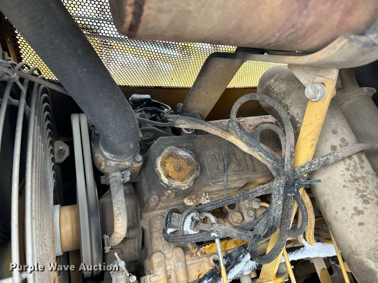 image for item DV0513 2001 Caterpillar  D5C XL Series 3 dozer