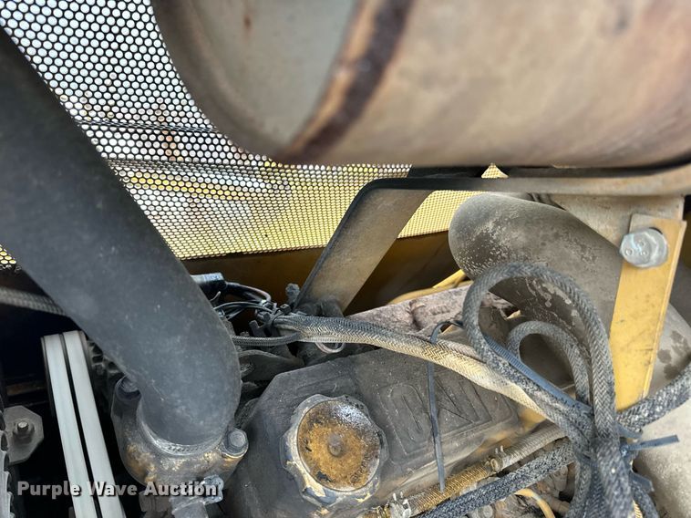 image for item DV0513 2001 Caterpillar  D5C XL Series 3 dozer