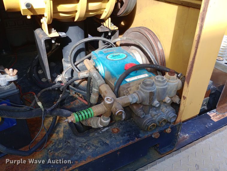 image for item DW0855 2010 Vermeer MC855SDT vacuum excavator